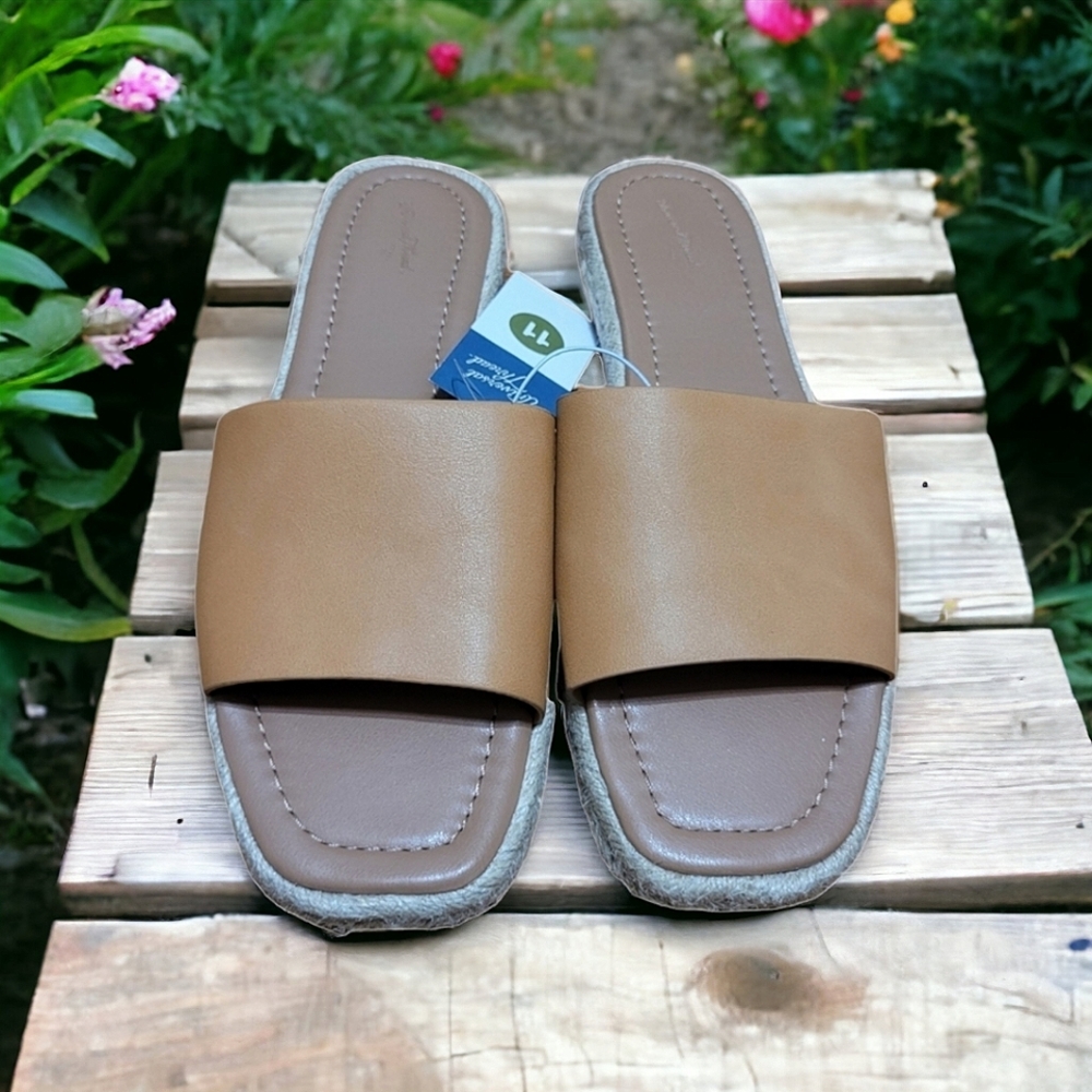 New! Universal Thread Women's Maren Sandals